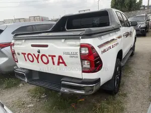 Toyota Hilux 2024 White