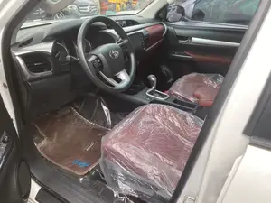 Toyota Hilux 2024 White