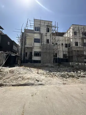 5bdrm Duplex in Guzape District for sale