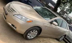 Toyota Camry XLE 4dr Sedan (2.4L 4cyl 5A) 2009 Gold