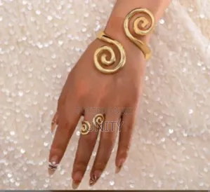 Fashion Bangle With a Ring
