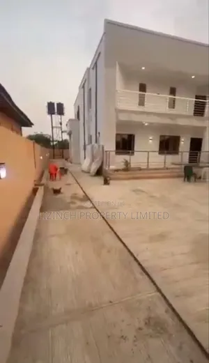 5bdrm Duplex in Benin City for sale