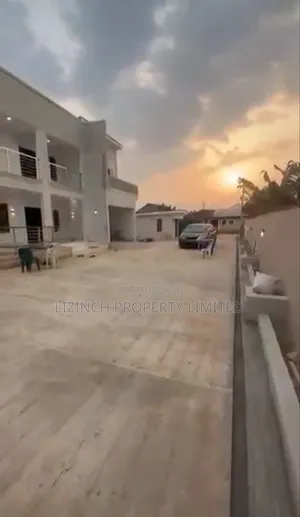 5bdrm Duplex in Benin City for sale