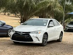 Toyota Camry XSE 4dr Sedan (2.5L 4cyl 6A) 2017 White