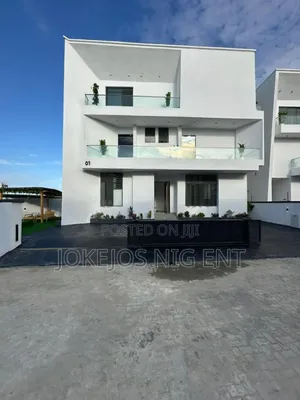 5bdrm Duplex in Chevron for sale