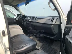 Toyota HiAce 2015 White