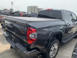 Toyota Tundra Platinum 5.7L V8 4x4 CrewMax 5.6 ft. box 145.7 in. WB
