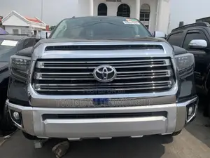 Toyota Tundra Platinum 5.7L V8 4x2 CrewMax 5.6 ft. box 145.7 in. WB