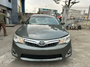 Toyota Camry XLE 4dr Sedan (2.5L 4cyl 6A) 2014 Green