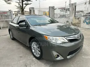 Toyota Camry XLE 4dr Sedan (2.5L 4cyl 6A) 2014 Green