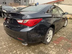 Hyundai Sonata Limited 2.0T Sedan (2.0L 4cyl 6A) 2011 Blue