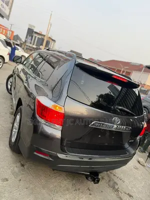 Toyota Highlander Limited 2012 Gray