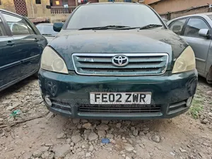 Toyota Avensis Verso 2.0 Petrol 2003 Green