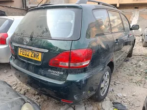 Toyota Avensis Verso 2.0 Petrol 2003 Green