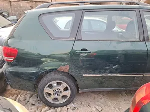 Toyota Avensis Verso 2.0 Petrol 2003 Green