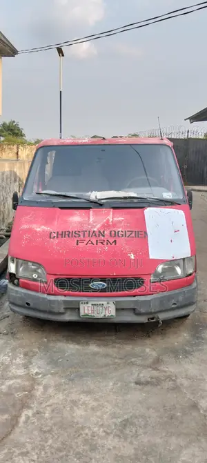 Ford Transit 1992 Red