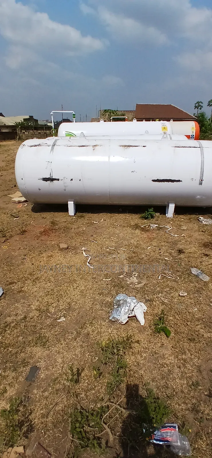 Gas Tank With Gas Dispenser