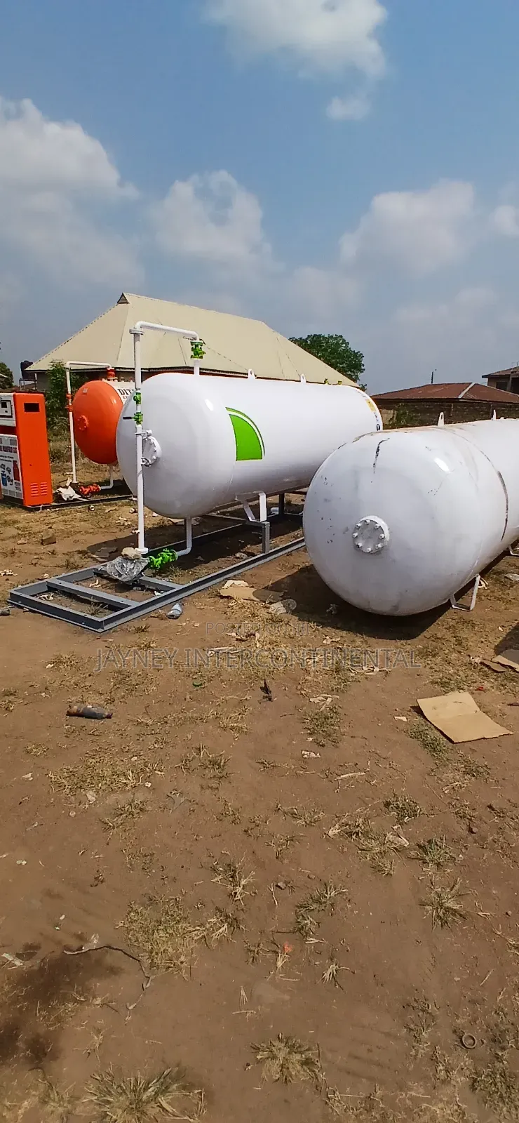 Gas Tank With Gas Dispenser