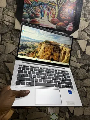 Laptop HP EliteBook 830 G8 16GB Intel Core i7 SSD 512GB