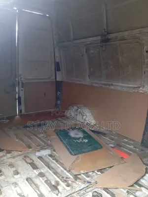 Ford Transit 2004 Yellow