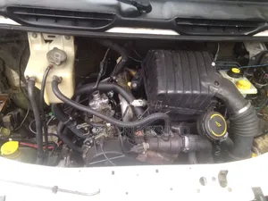 Ford Transit 2004 Yellow