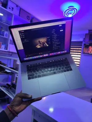 Laptop Apple MacBook Pro 2017 16GB Intel Core i7 SSD 512GB