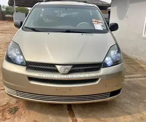 Toyota Sienna LE AWD (3.3L V6 5A) 2004 Gold