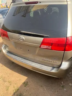 Toyota Sienna LE AWD (3.3L V6 5A) 2004 Gold