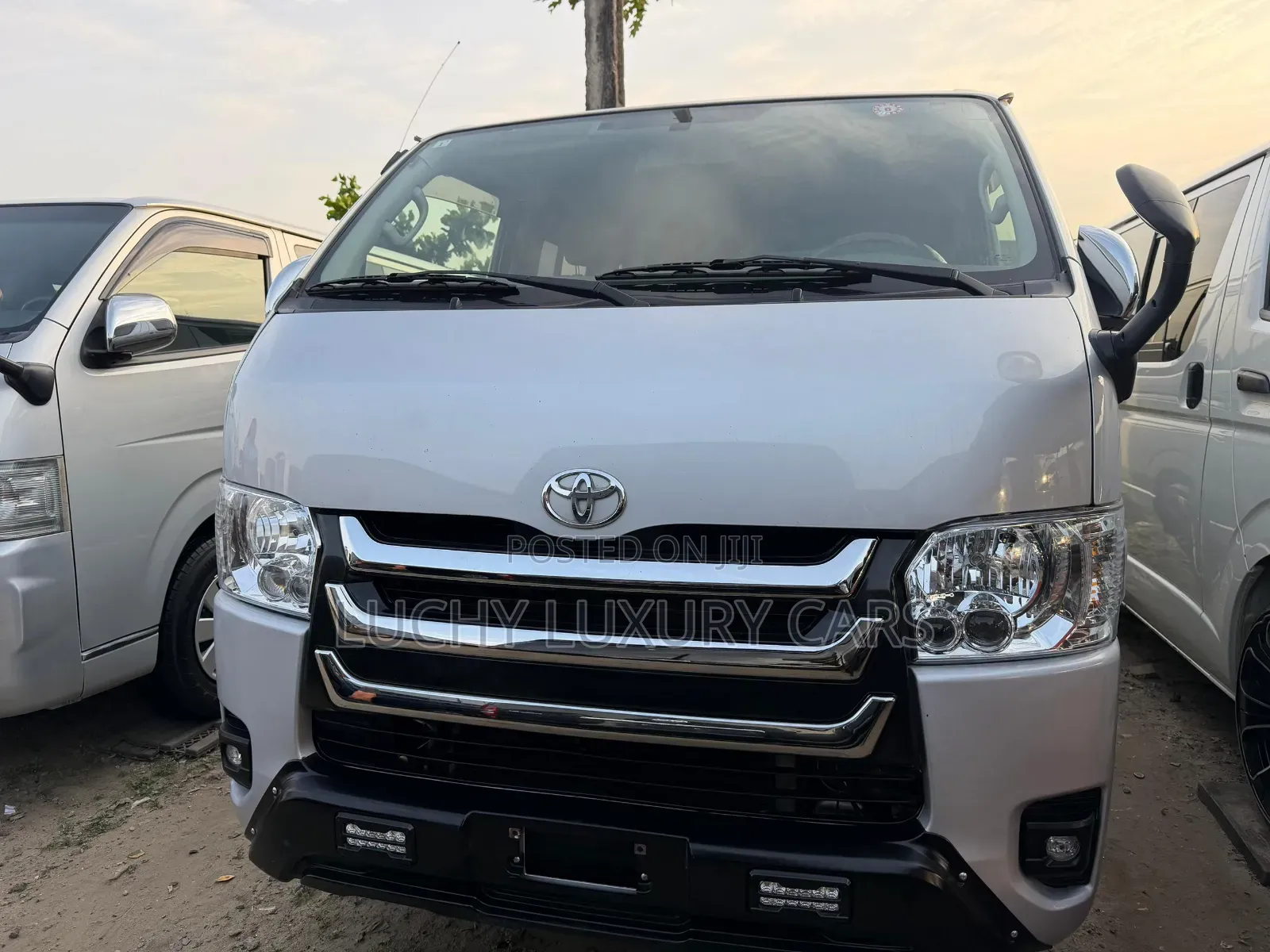 Toyota HiAce 2011 Silver