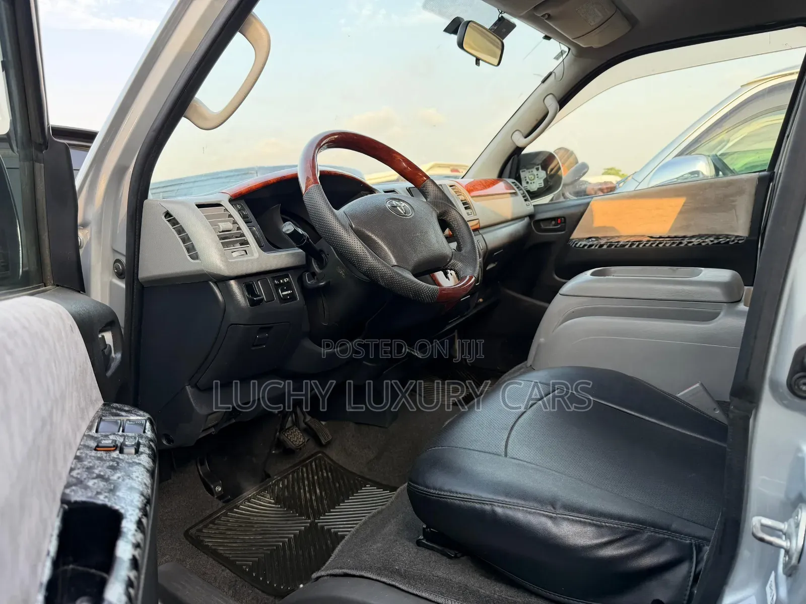 Toyota HiAce 2011 Silver