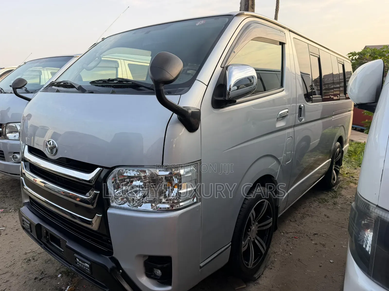 Toyota HiAce 2011 Silver