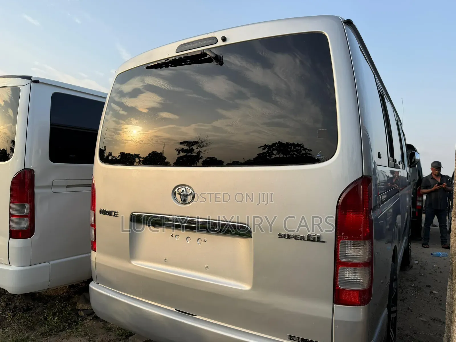 Toyota HiAce 2013 White