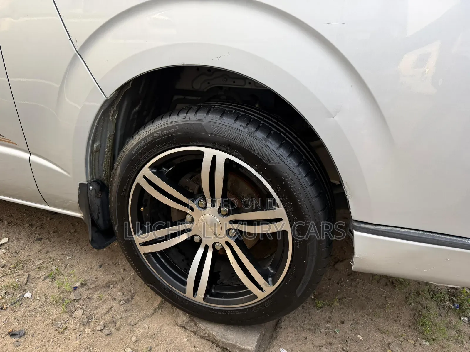 Toyota HiAce 2013 White
