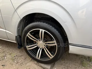 Toyota HiAce 2013 White