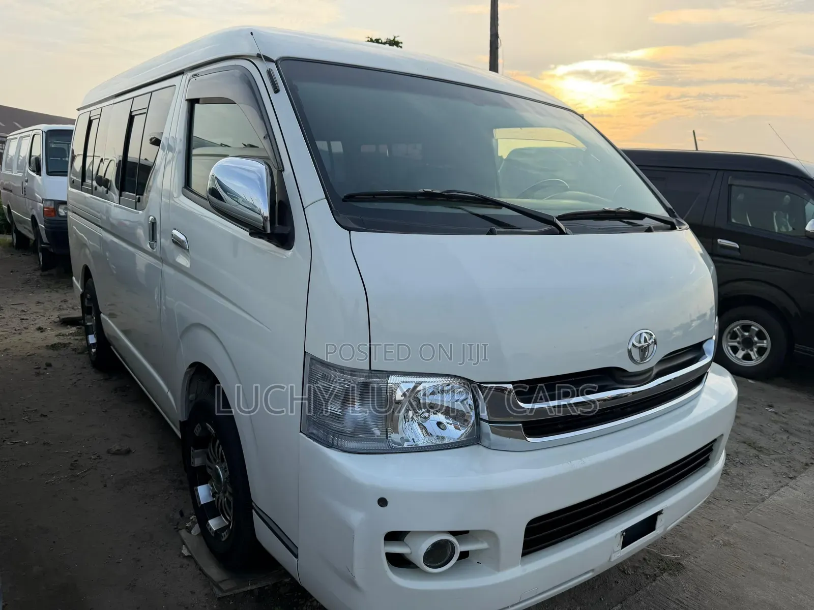 Toyota HiAce 2013 White