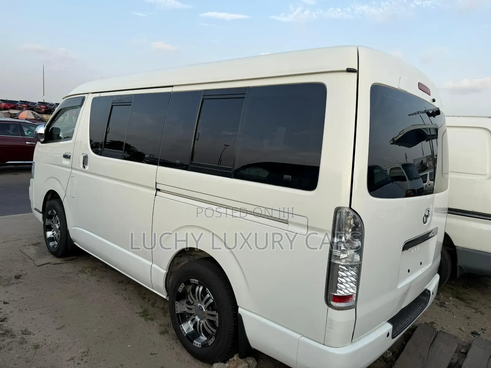 Toyota HiAce 2013 White