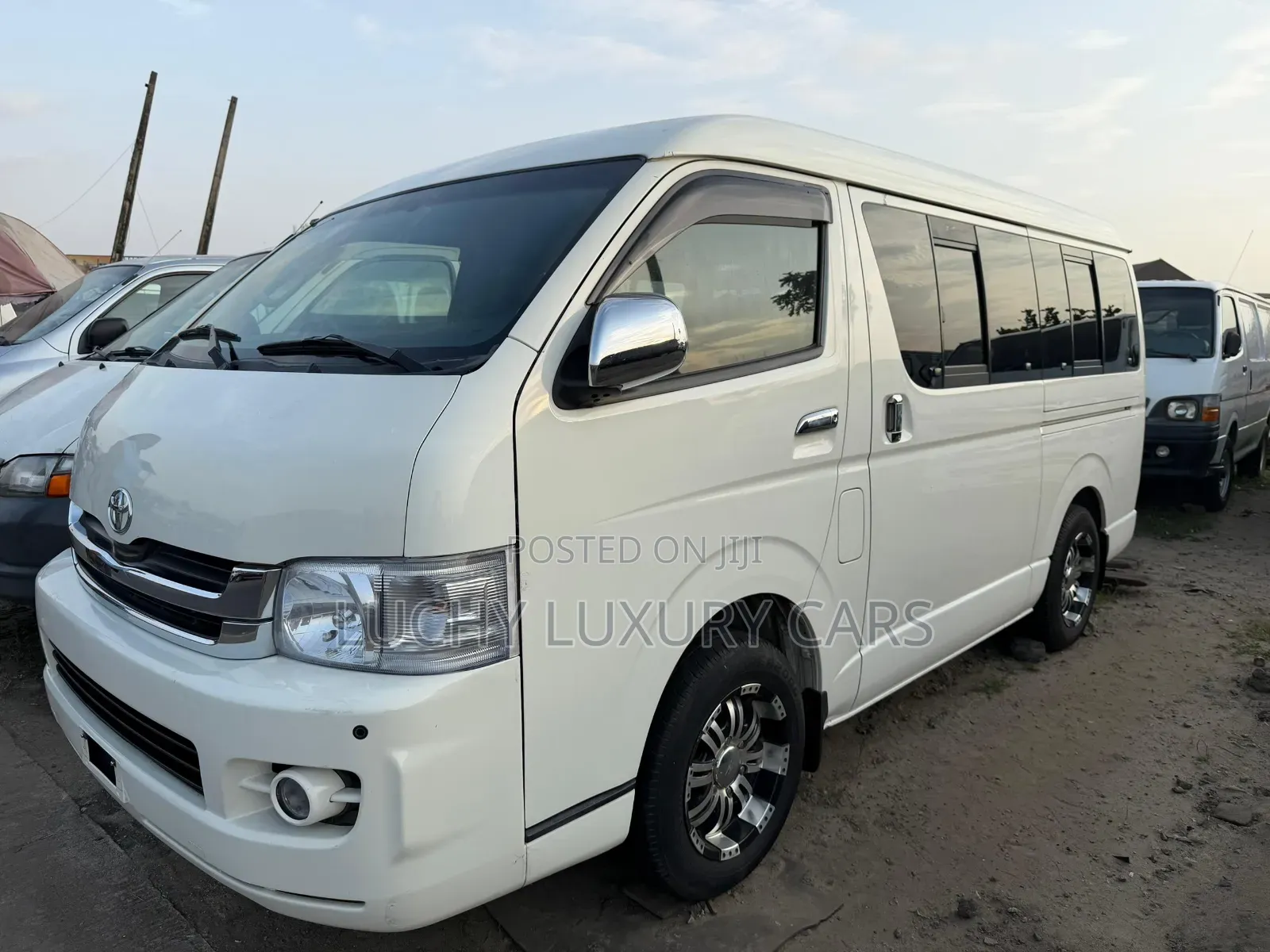 Toyota HiAce 2013 White