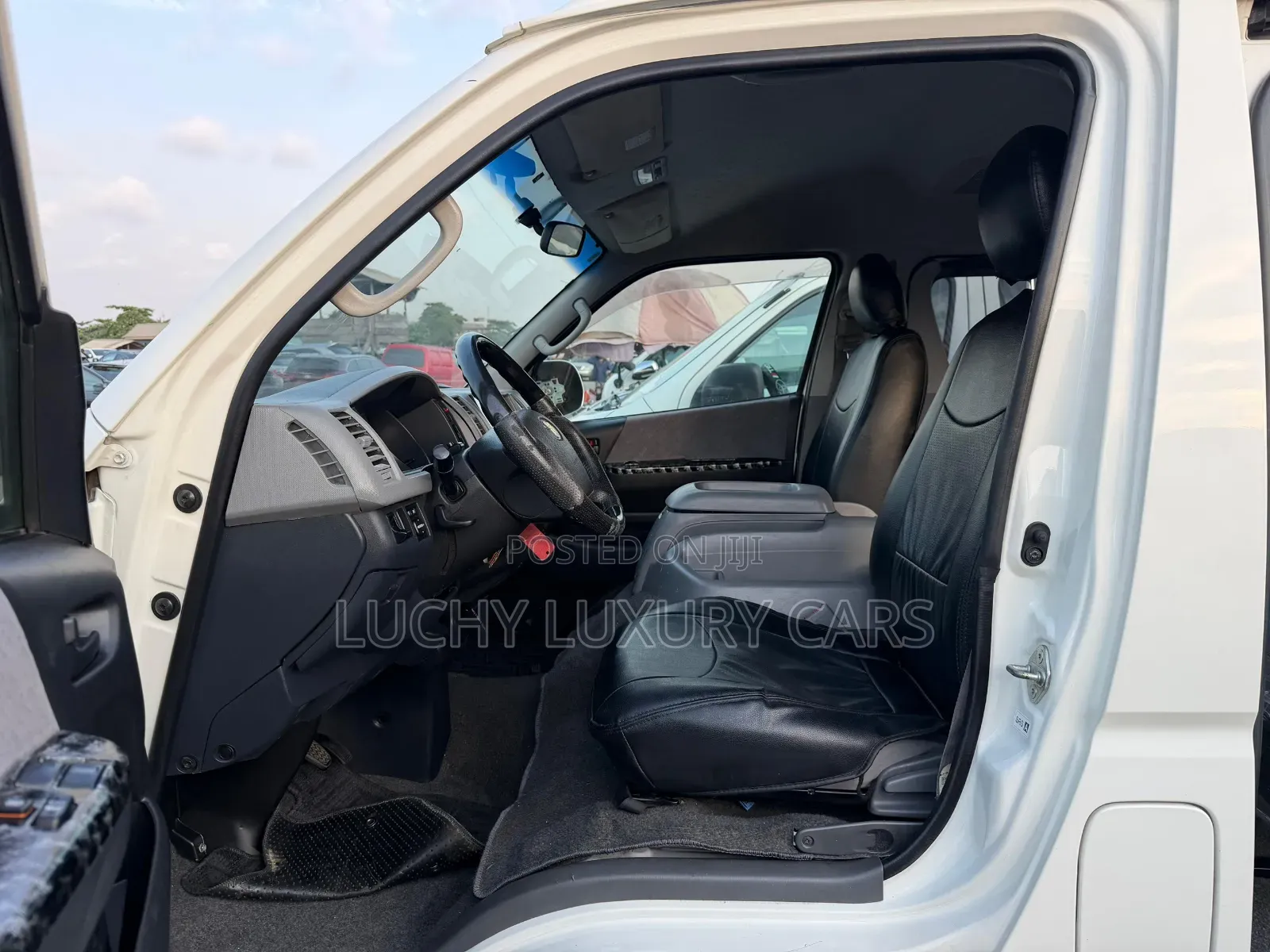 Toyota HiAce 2013 White