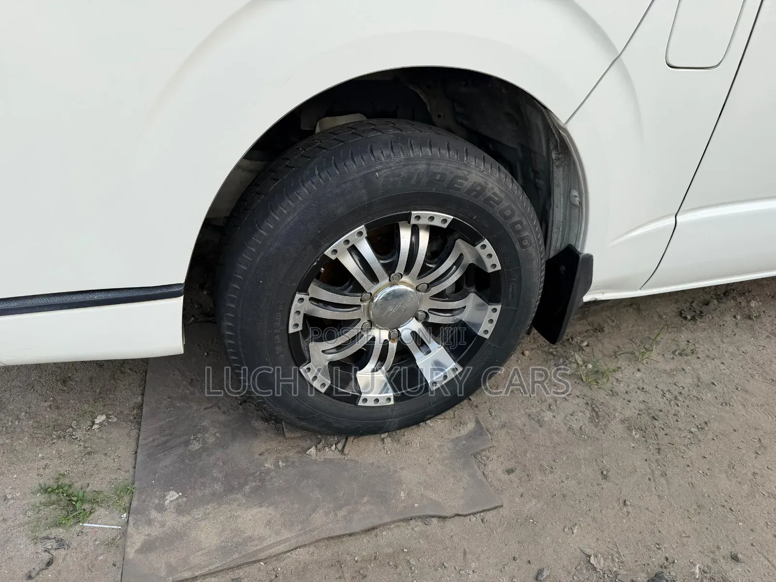 Toyota HiAce 2013 White