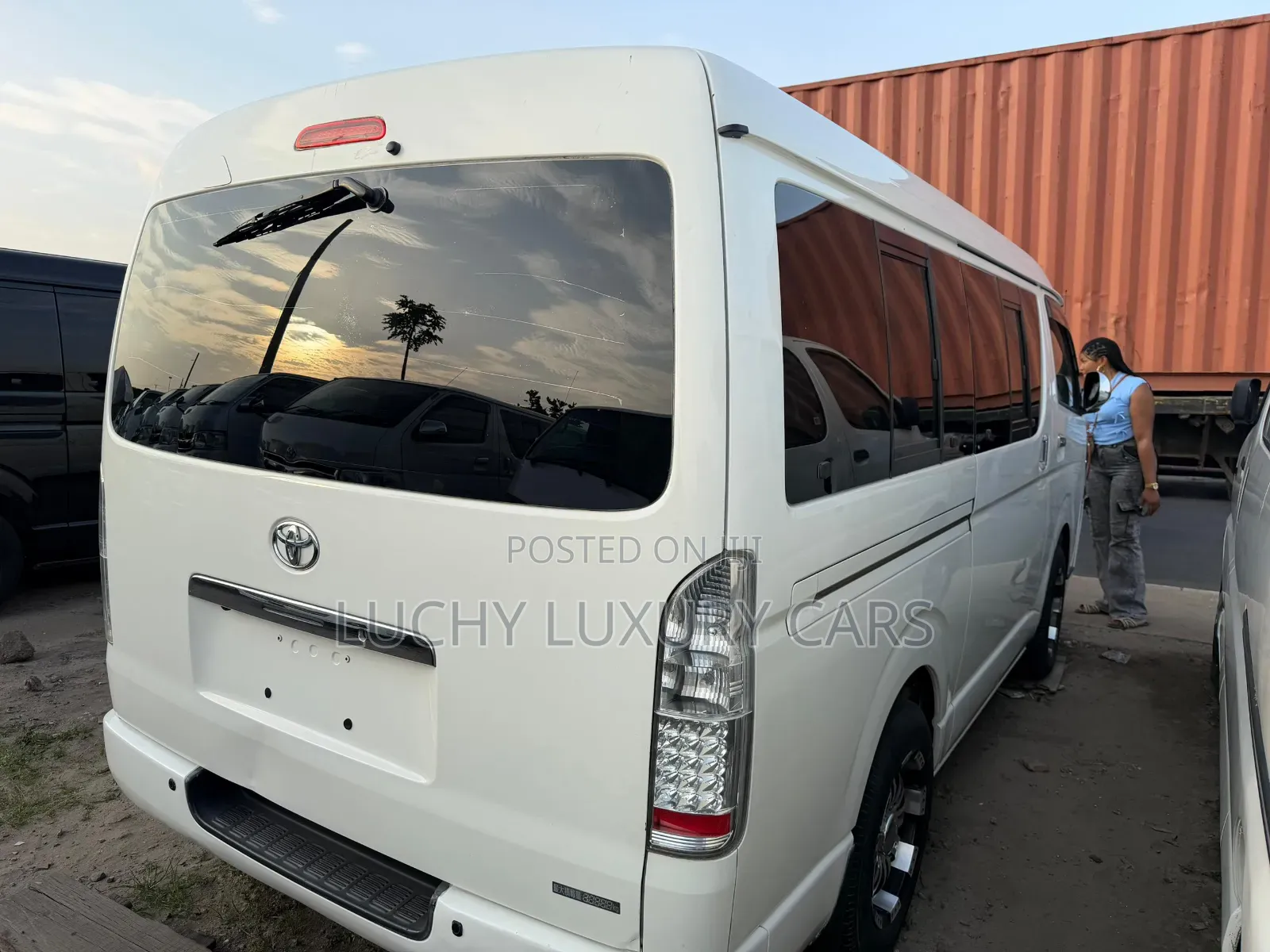 Toyota HiAce 2013 White