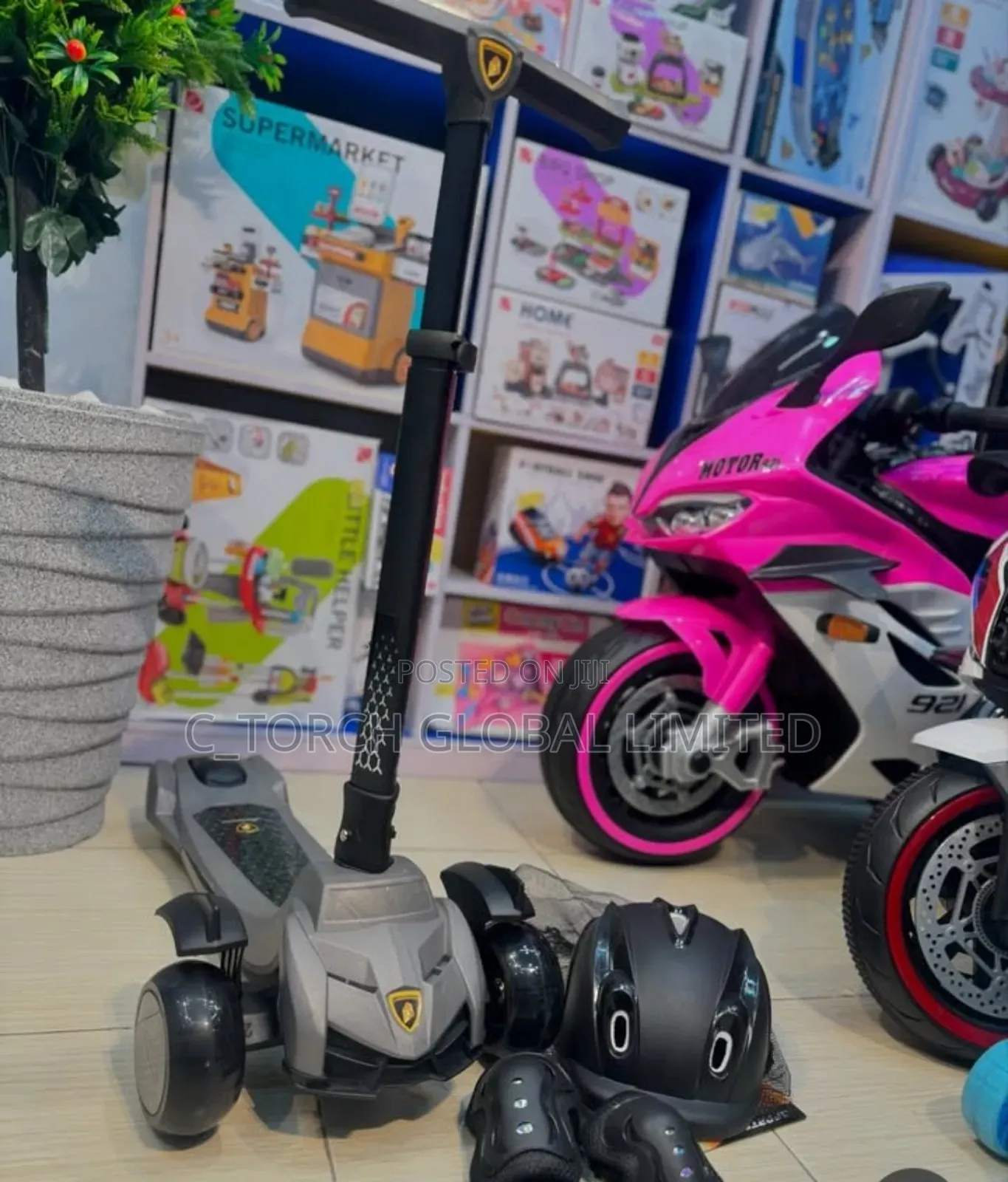 Grey Lambo, Scooter