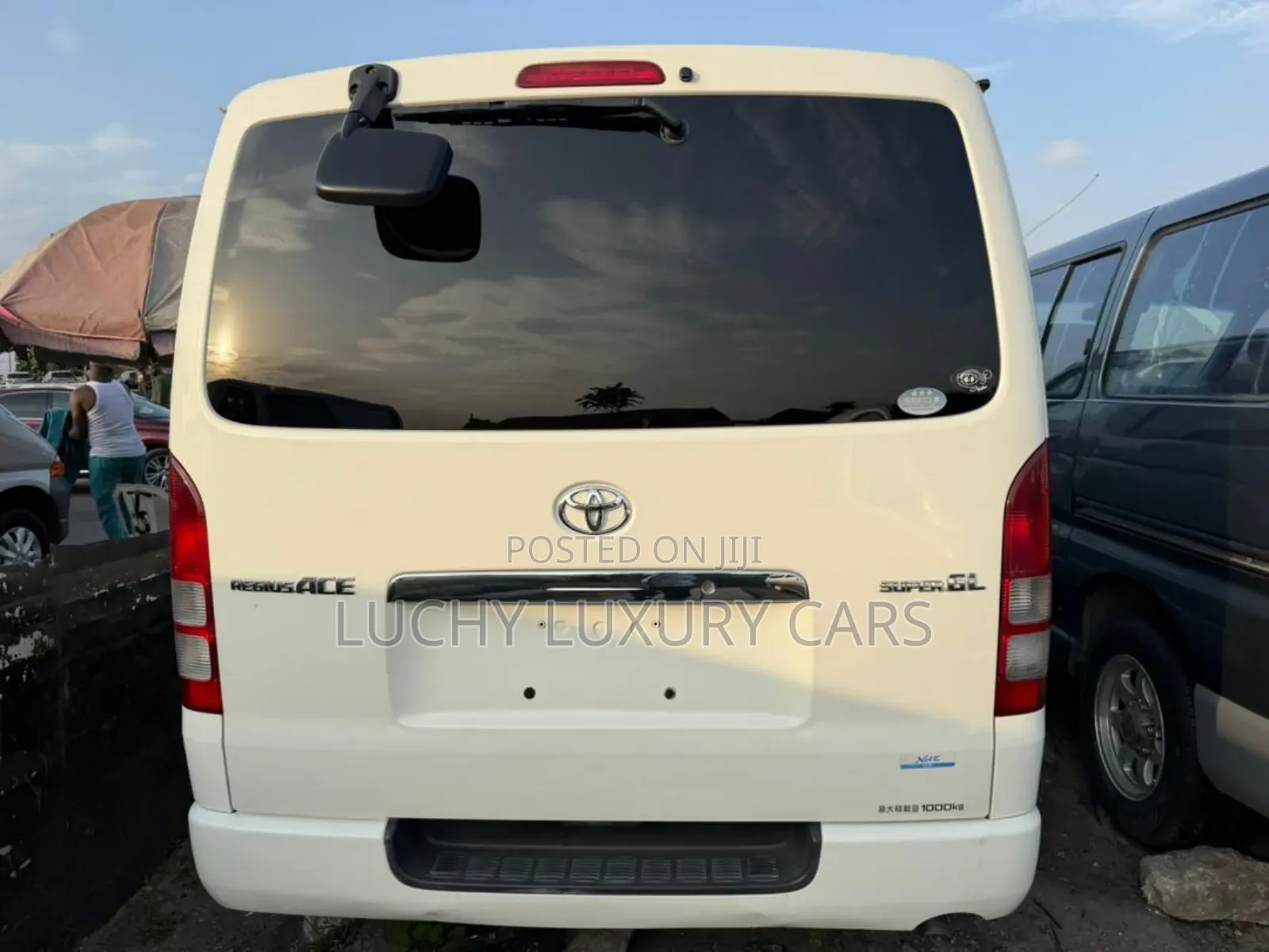 Toyota HiAce 2010 White