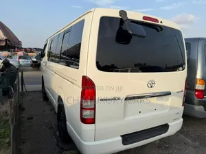 Toyota HiAce 2010 White