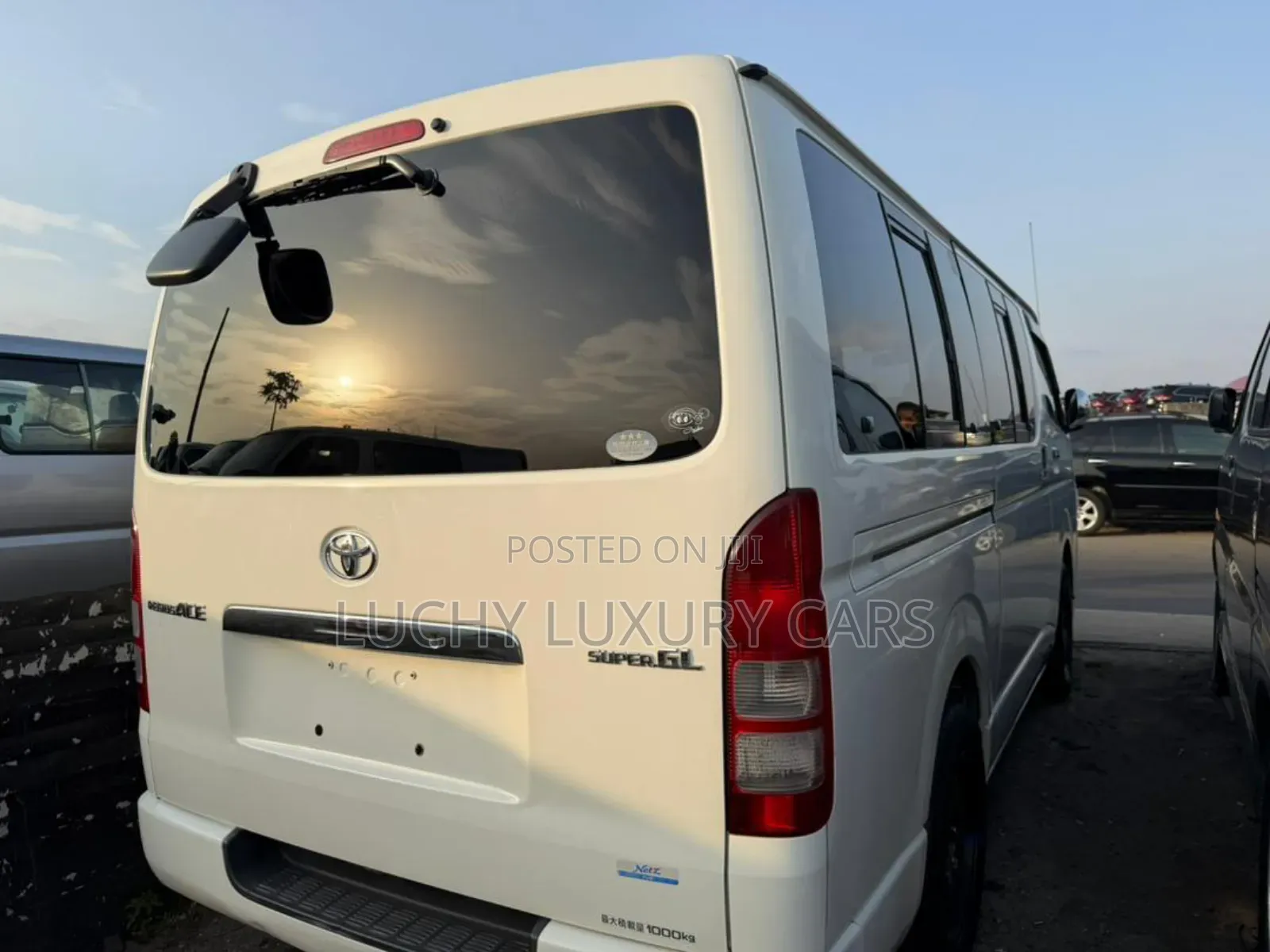 Toyota HiAce 2010 White