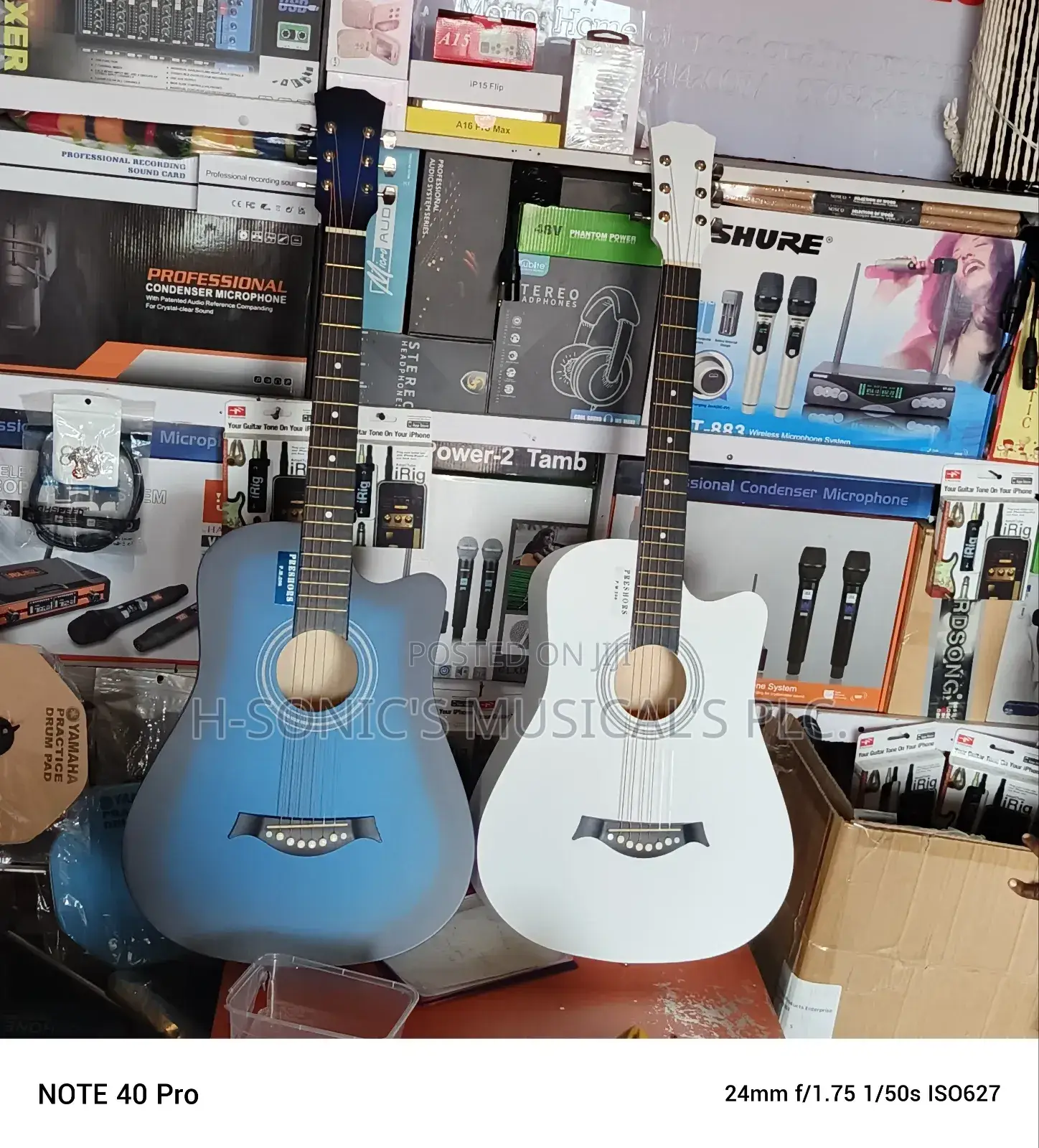 Acoustic Box Guitar.