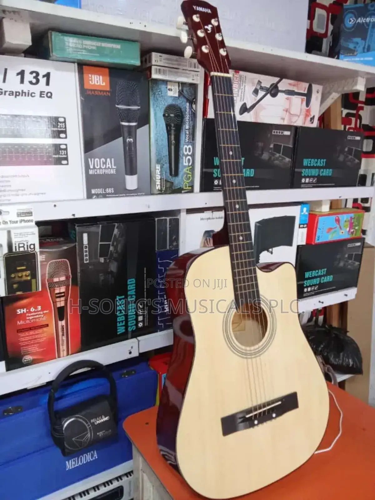 Acoustic Box Guitar.