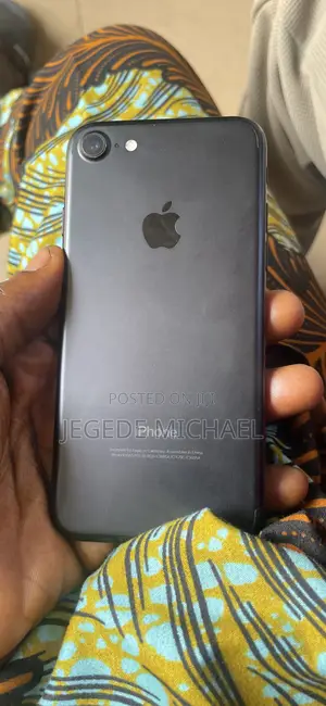 Apple iPhone 7 32 GB Black