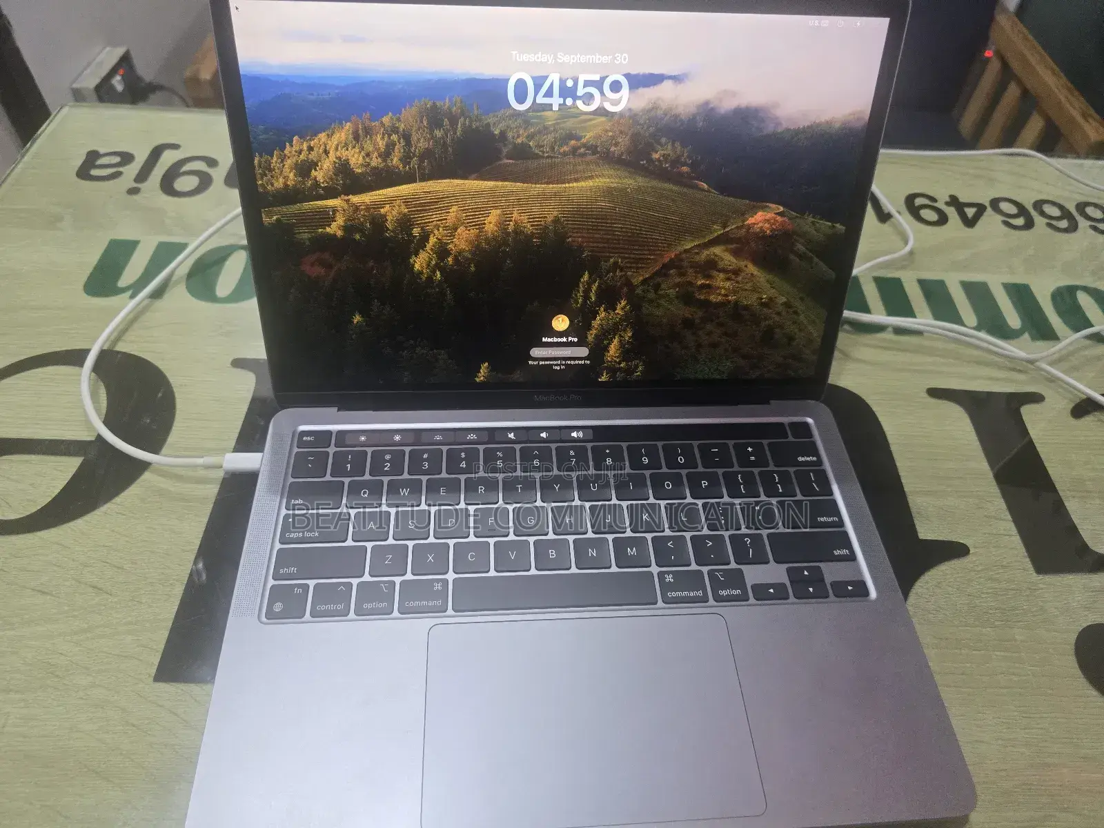 Laptop Apple MacBook Pro 2022 M2 8GB Apple M2 SSD 256GB