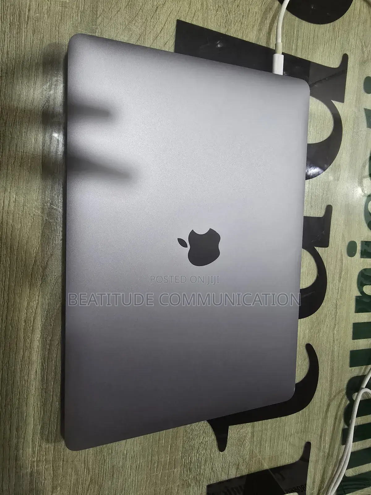 Laptop Apple MacBook Pro 2022 M2 8GB Apple M2 SSD 256GB