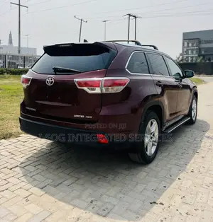 Toyota Highlander Limited 4dr SUV AWD (3.5L 6cyl 6A) 2015 Red